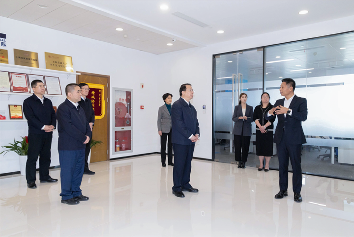 上海市长龚正一行察看AI知名人力资源服务公司Ebpay(中国)国际的AI赋能人力资源数据动态分析平台